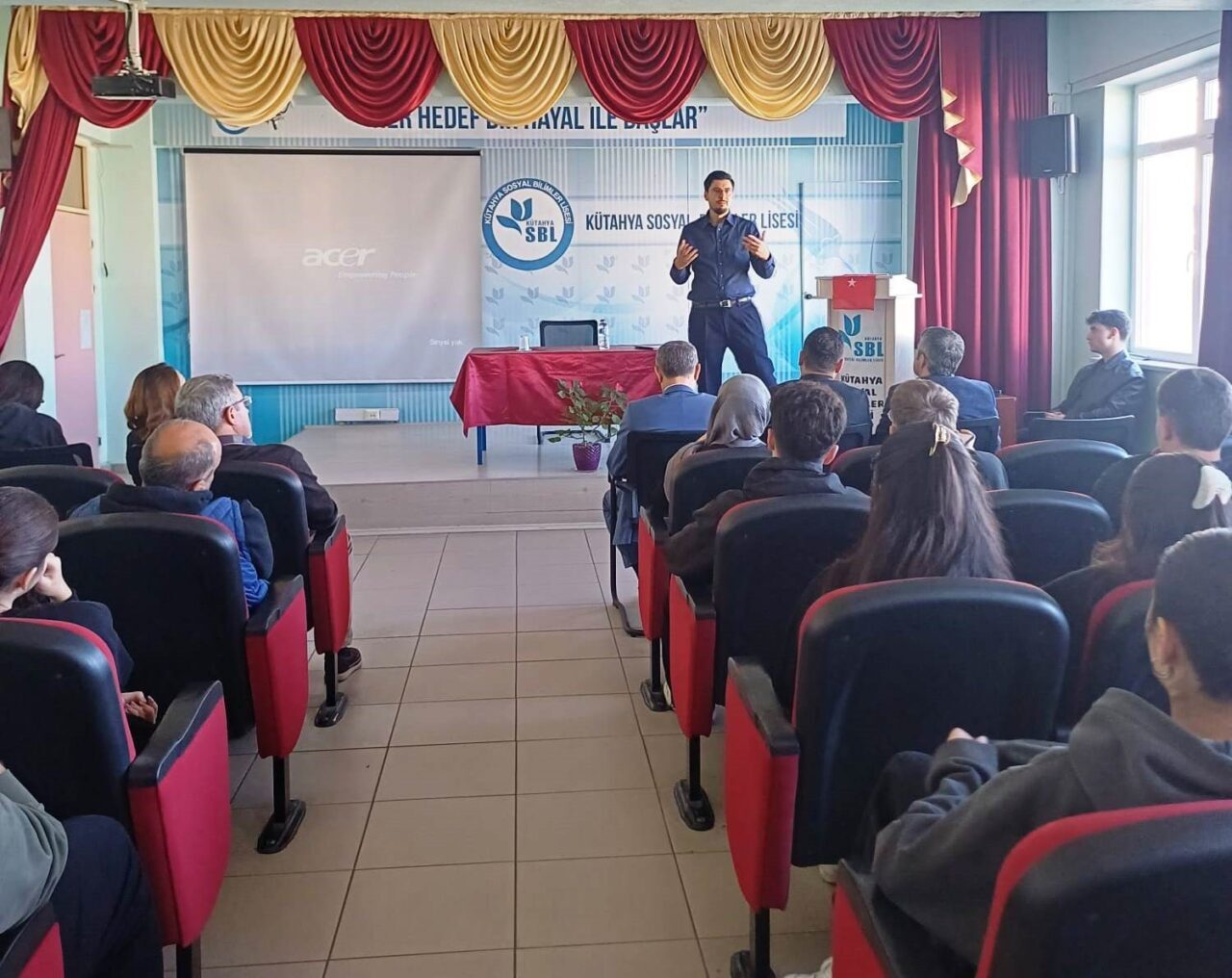 Kütahya Aysel Selahattin Erkasap Sosyal Bilimler Lisesi, Münih Üniversitesi'nden Prof.