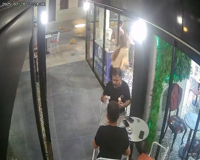 Hatay'ın İskenderun ilçesindeki bir işletmede çalışan Nisa Ateş, servis için