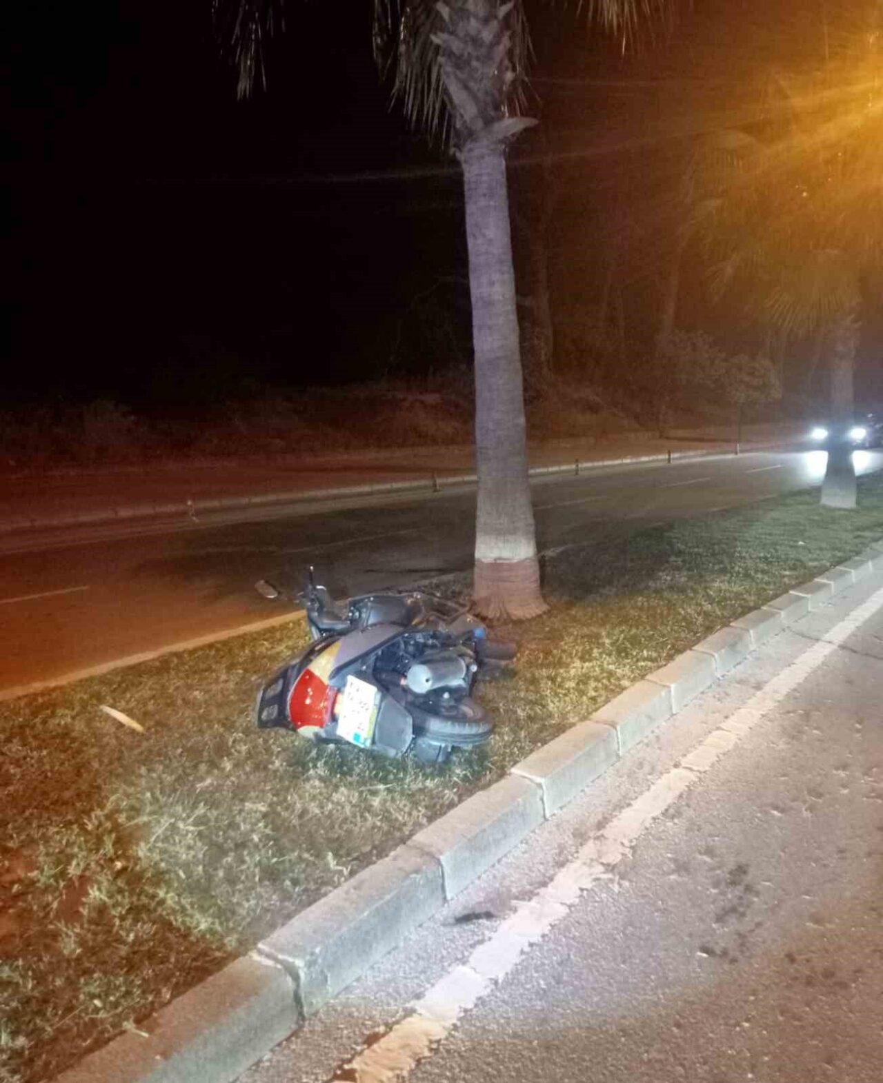 Antalya'nın Manavgat ilçesinde Yusuf Tekatlı'nın kullandığı motosiklet, direksiyon hakimiyetinin kaybedilmesi