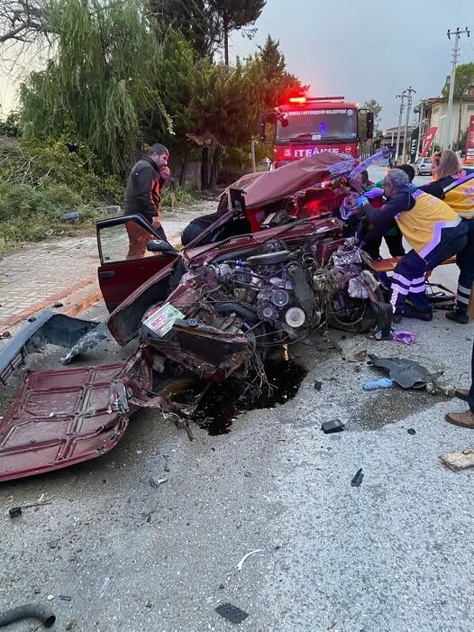 Denizli'nin Pamukkale ilçesinde, Soner C.'nin kontrolünü kaybettiği Fiat Tofaş, elektrik