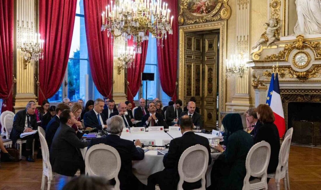 Dışişleri Bakanı Hakan Fidan, Fransa'nın başkenti Paris'te yapılan toplantıya katılarak,