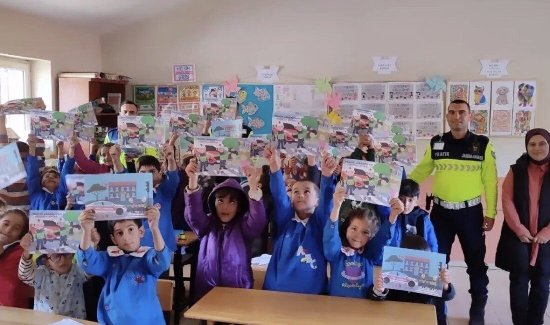 Diyadin’deki Burgulu İlkokulu’nda, Jandarma tarafından öğrencilere trafik güvenliği eğitimi verildi Diyadin ilçesindeki Burgulu İlkokulu'nda, İlçe Jandarma Komutanlığı trafik timi öğrencilere