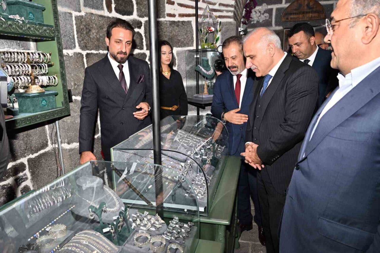 Diyarbakır'da Hasırevi ve El Sanatları Atölyesi açıldı. Mehmet Yüksel, projenin