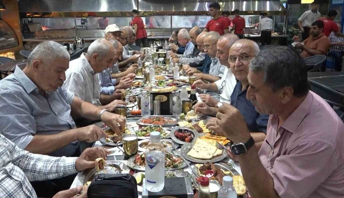 Diyarbakır'ın Kayapınar ilçesinde askerlik yapan eski dostlar, 45 yıl sonra