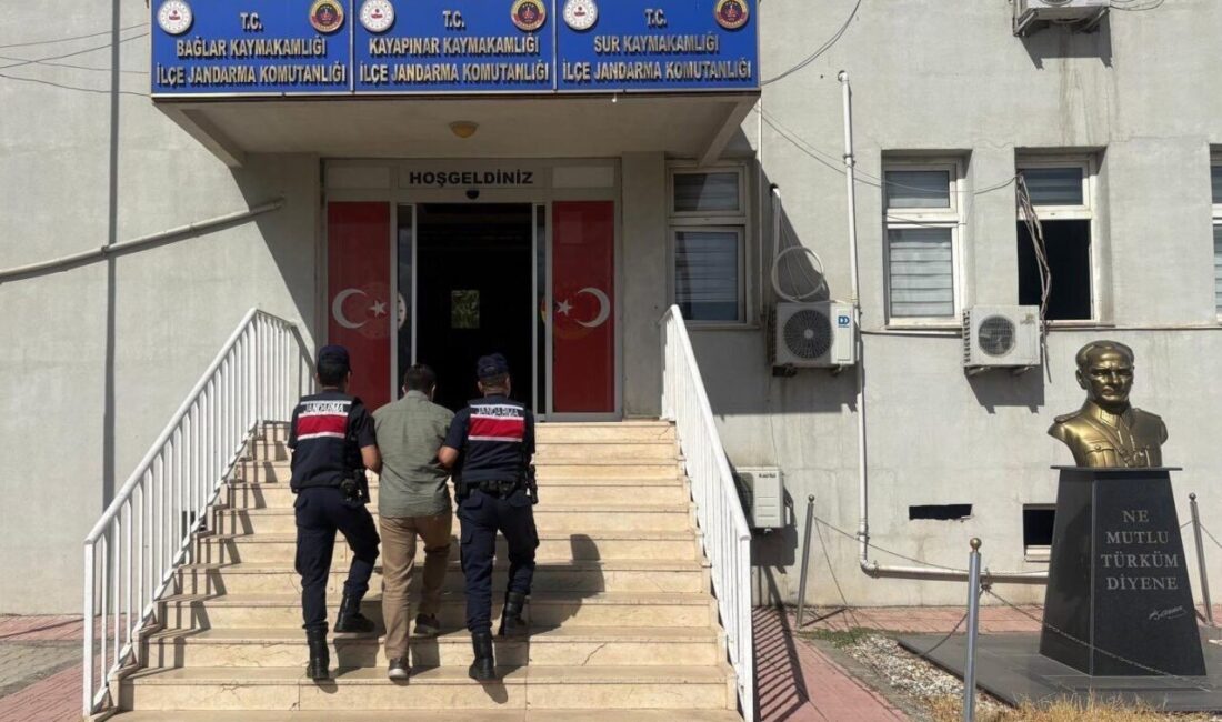 Diyarbakır’da Jandarma Operasyonlarında Hakkında Hapis Cezası Bulunan 69 Kişi Gözaltına Alındı Diyarbakır'da jandarma ekipleri, çeşitli suçlardan kesinleşmiş cezası bulunan 69 kişiyi