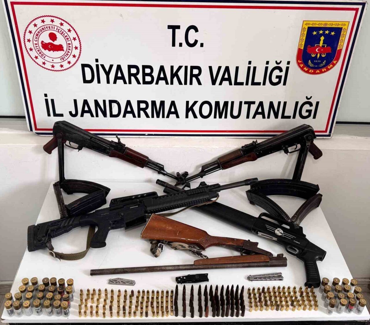 Diyarbakır'ın Ergani ve Bismil ilçelerinde gerçekleştirilen jandarma operasyonlarında, S.Z., S.Ş.,
