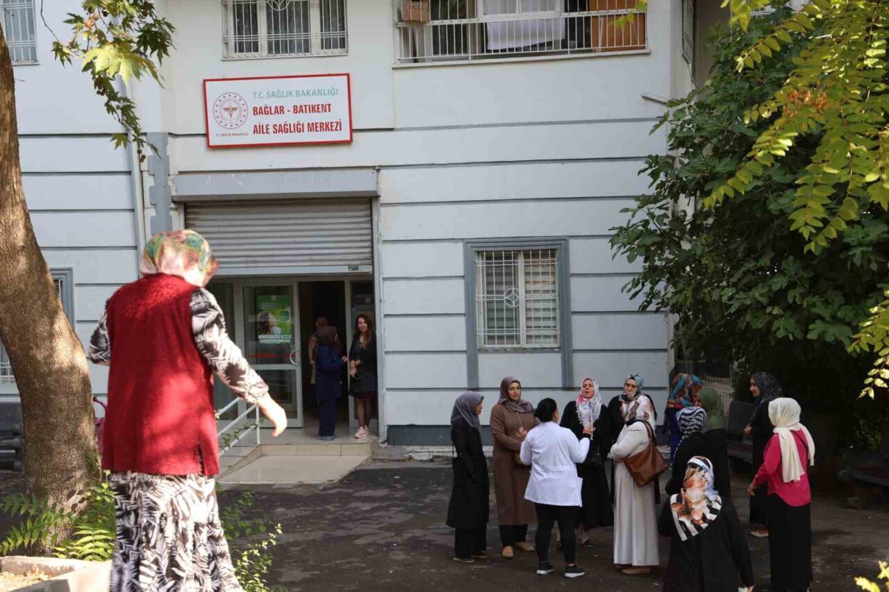 Diyarbakır'da Bağlar ilçesindeki kadınlar, sağlıklı yaşamı desteklemek amacıyla kanser taramaları