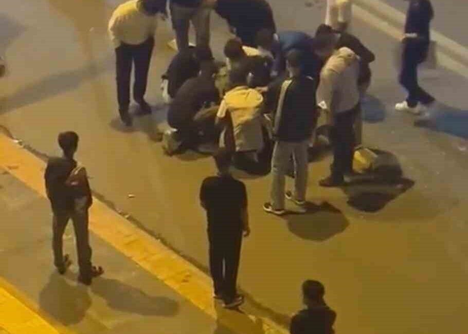 Diyarbakır’daki Kültür Yolu Festivali’nde Konser Sırasında Bıçaklı Kavga: 10 Yaralı Diyarbakır'da Kültür Yolu Festivali sırasında Nevruz Parkı'ndaki konserde iki grup