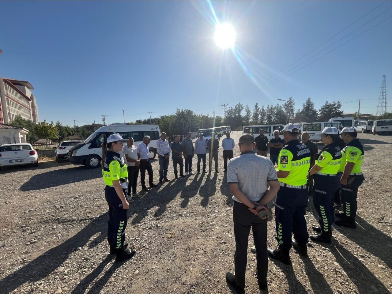 Diyarbakır'ın Sur ilçesinde, Jandarma Trafik Şube Müdürlüğü, 313 okul servis