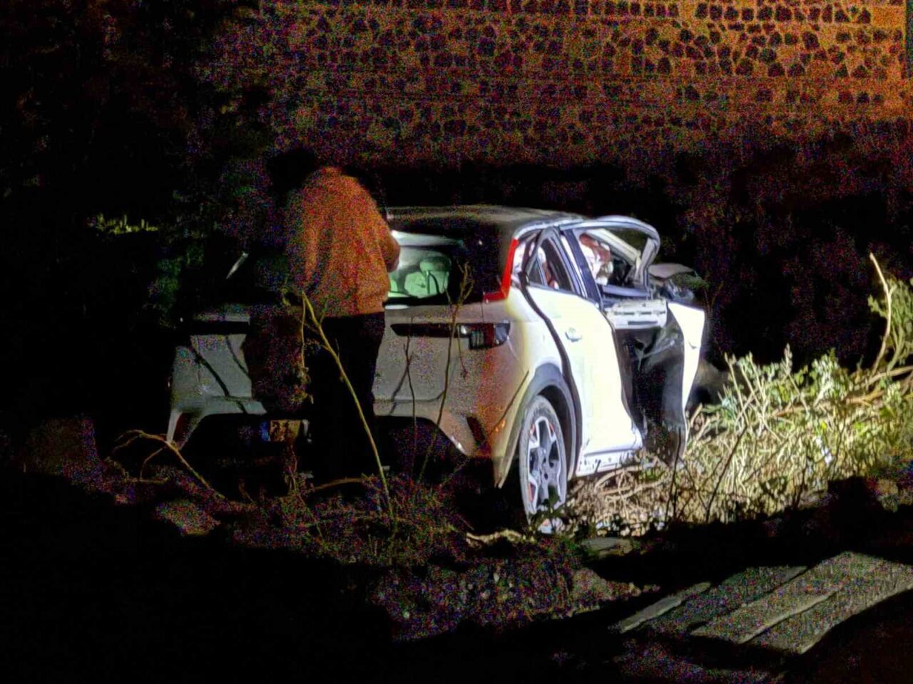 Diyarbakır'da, polisin dur ihtarına uymayan ve içerisinde uyuşturucu bulunan 21