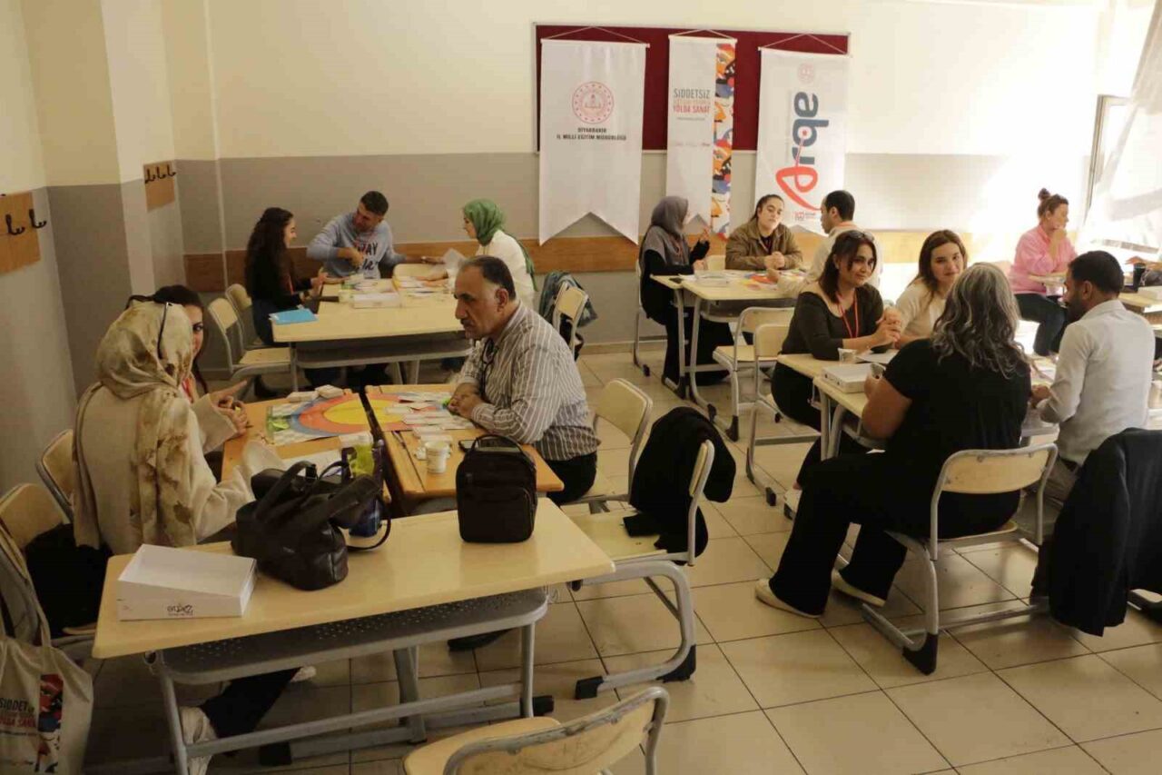 Diyarbakır'da İl Milli Eğitim Müdürlüğü ve Bütün Çocuklar Bizim Derneği'nin