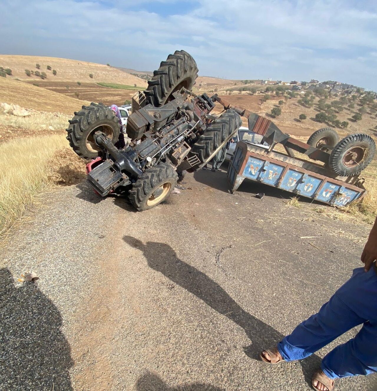Diyarbakır'ın Çınar ilçesinde Ağaçsever Mahallesi’nde bir traktör devrildi. Kazada 3