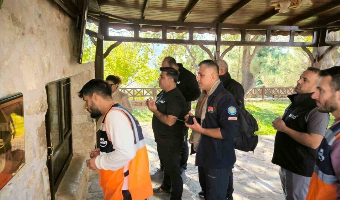 AFAD Ekipleri, Cumhurbaşkanı Erdoğan’ın Onayıyla Gazze’ye Yardım İçin Yola Çıktı Cumhurbaşkanı Recep Tayyip Erdoğan'ın talimatıyla, Diyarbakır'dan yola çıkan 10 kişilik