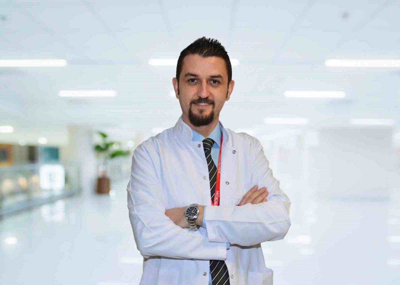Medical Park Ordu Hastanesi'nden Gastroenteroloji Uzmanı Doç. Dr. Fuat Ekiz,