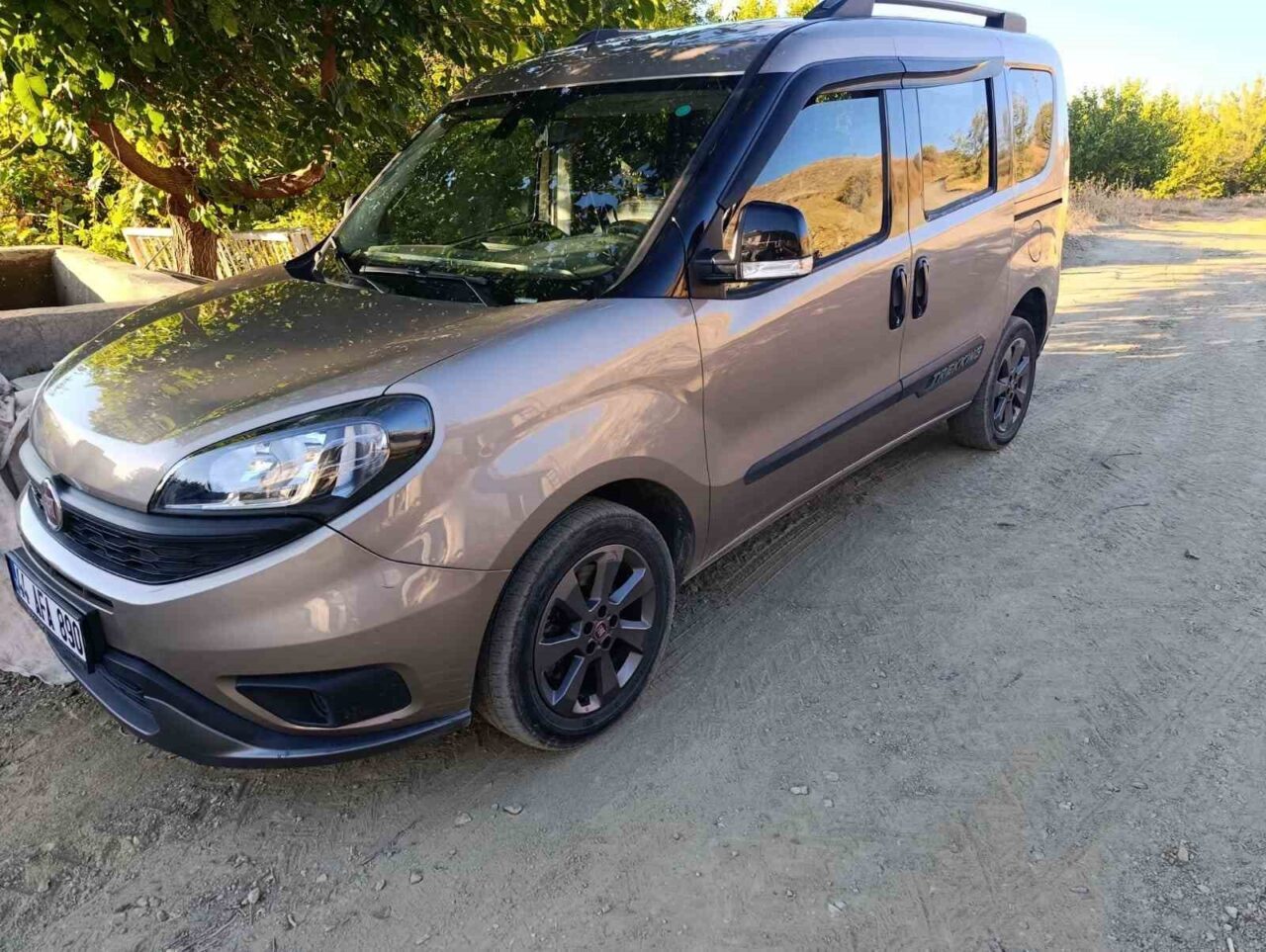 Malatya'nın Kale ilçesinde yaşayan Necmettin Temur, internetten satışa çıkardığı aracını