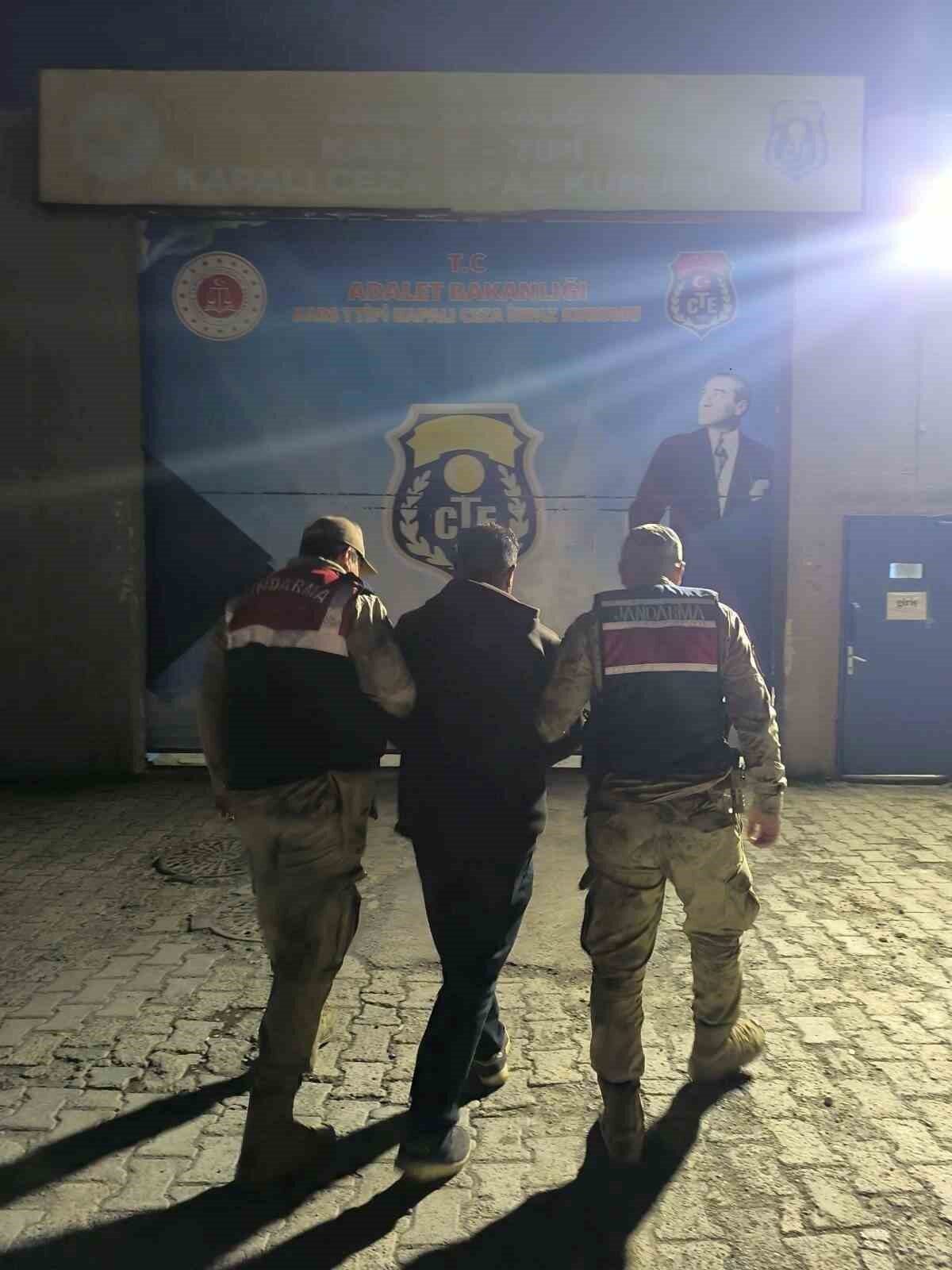 Kars'ta dolandırıcılık suçundan 7 yıl 6 ay hapis cezası bulunan