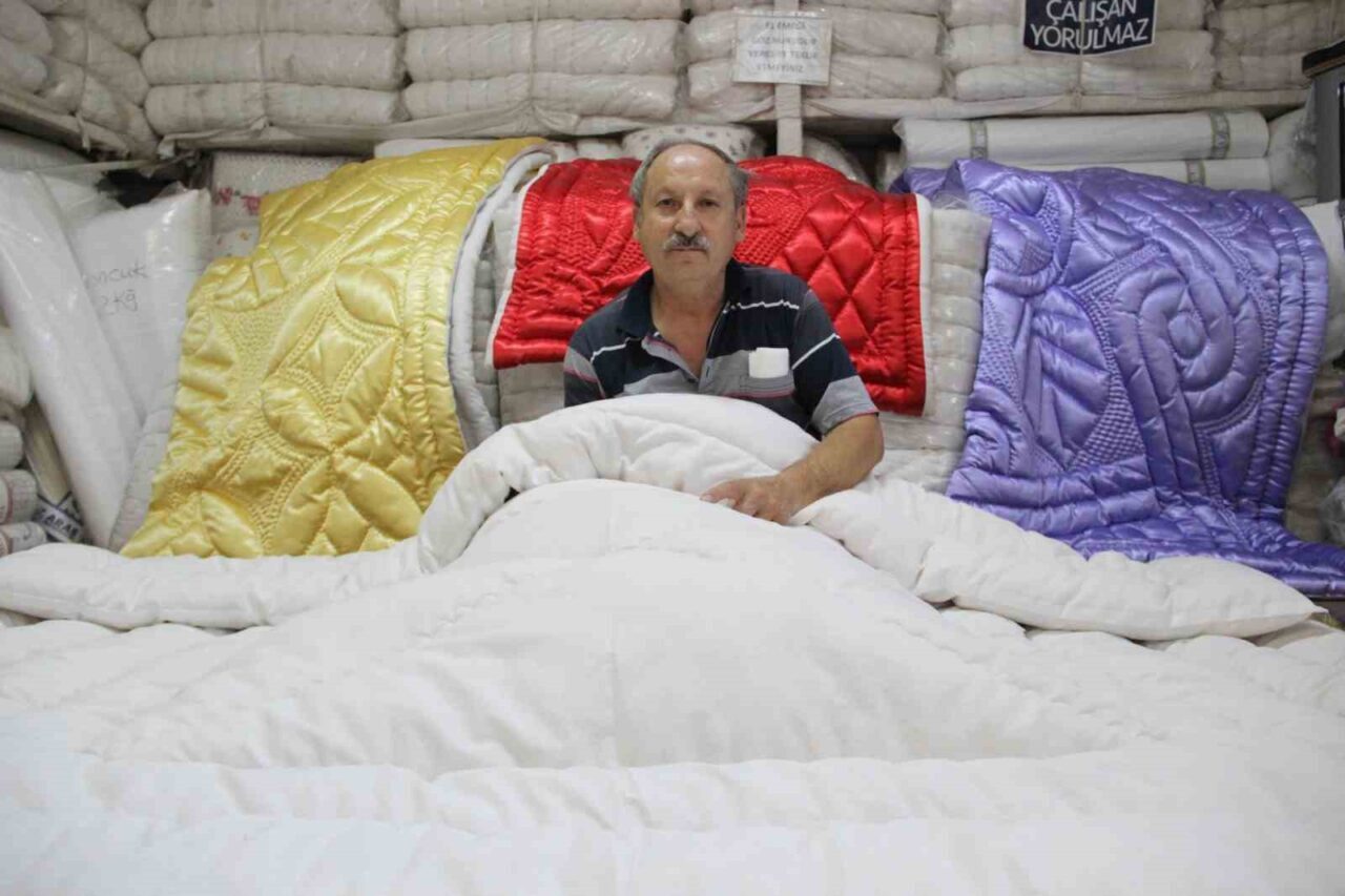 Çorum'daki yorgancılar, vatandaşların doğal yün yataklara dönmesiyle yeniden iş yapmaya