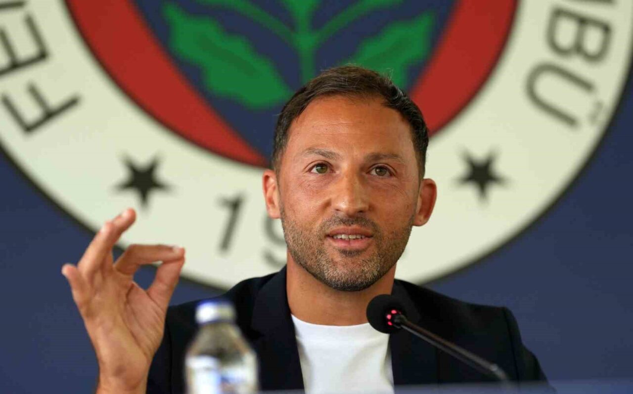 Fenerbahçe Teknik Direktörü Domenico Tedesco, 2 Kasım'da Beşiktaş ile oynanacak
