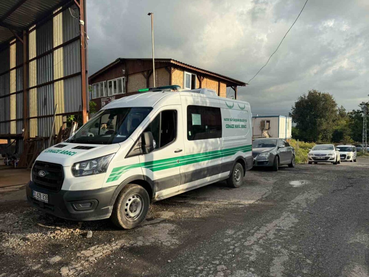 Hatay'ın Dörtyol ilçesinde 66 yaşındaki İhsan Sever, çalıştığı depoda ölü