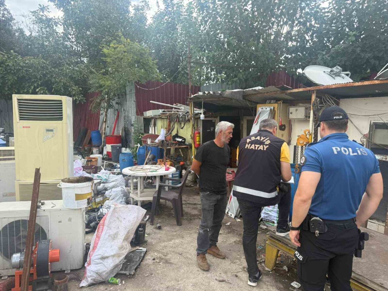 Hatay'ın Dörtyol ilçesinde yapılan denetimlerde 8 hurdacı iş yeri kontrol