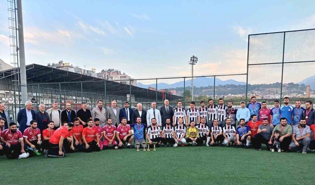 Çine Müftülüğü, Camiler ve Din Görevlileri Haftası Futbol Turnuvası’nda Şampiyon Oldu Aydın İl Müftülüğü'nün düzenlediği futbol turnuvasında şampiyonluk unvanını Çine Müftülüğü