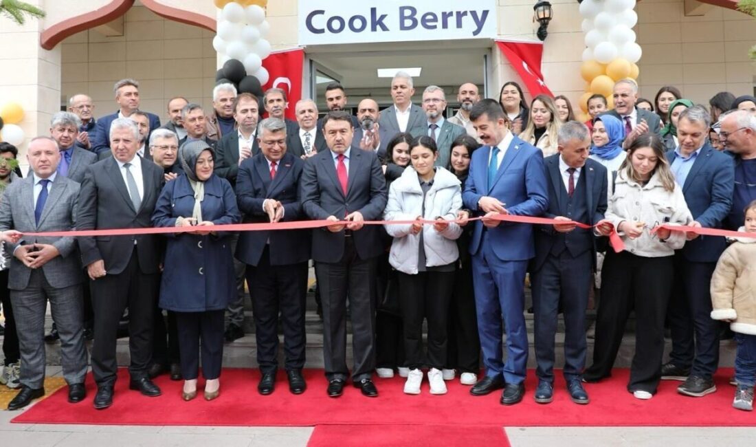 Dumlupınar Üniversitesi’nde Yeni Kafe Törenle Açıldı Kütahya Dumlupınar Üniversitesi'nde açılışı yapılan yeni kafe, öğrencilere ve akademik