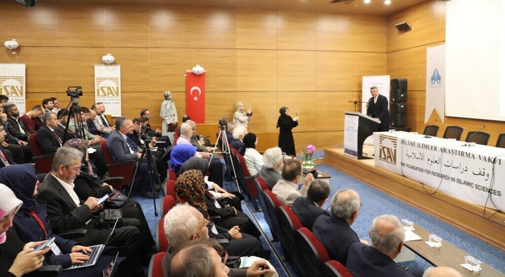 Kütahya Dumlupınar Üniversitesi’nde "Postmodernizm, Toplumsal Değişim ve Din" sempozyumu başladı.