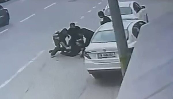 Bursa'nın Osmangazi ilçesinde drift yapan sürücü, sivil trafik ekiplerine hakaret