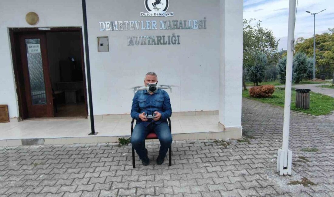Düzce'nin Demetevler Mahallesi Muhtarı Bülent Bakkaloğlu, her sabah dron ile