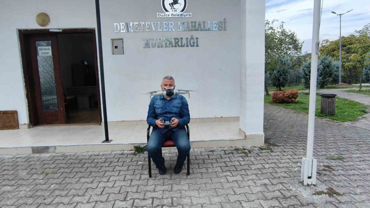 Düzce'nin Demetevler Mahallesi Muhtarı Bülent Bakkaloğlu, mahalledeki problemleri dron ile