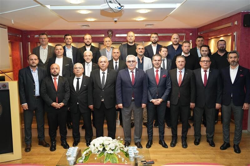 Düzce Ticaret ve Sanayi Odası'nın meclis toplantısında başkan Erdoğan Bıyık,