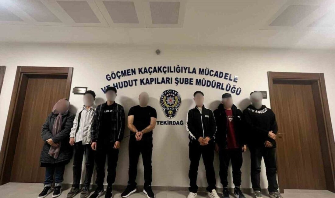 Tekirdağ'da gerçekleştirilen operasyon sonucu, düğün arabası süsüyle bir araçta 5