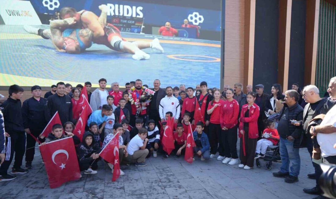 Erzincanlı güreşçi Serhat Sarıçiçek, 2025 Veteranlar Dünya Güreş Şampiyonası'nda 35-40