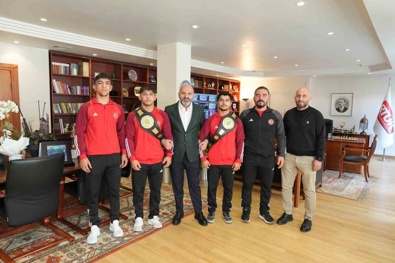 Kahramanmaraş'ta düzenlenen Dünya Karakucak Güreş Şampiyonası'nda Azerbaycan'ı yenerek şampiyon olan