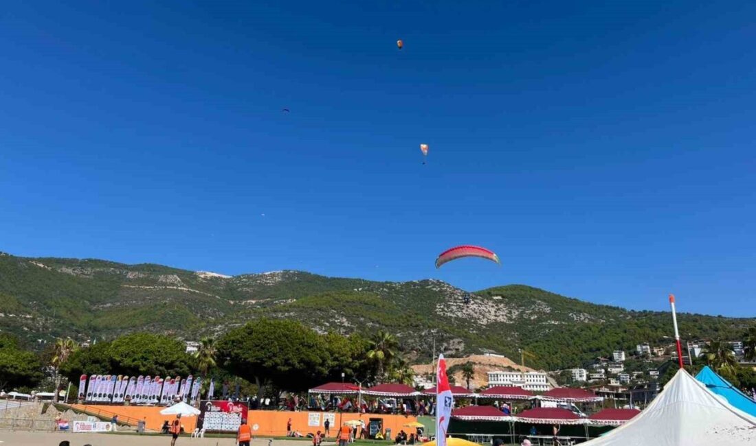 Alanya'da düzenlenen 13. Dünya Yamaç Paraşütü Hedef Şampiyonası, 38 ülkeden