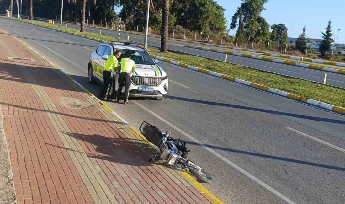 Antalya'nın Manavgat ilçesinde, trafik polislerinin 'dur' ihtarına uymayan plakasız motosiklet