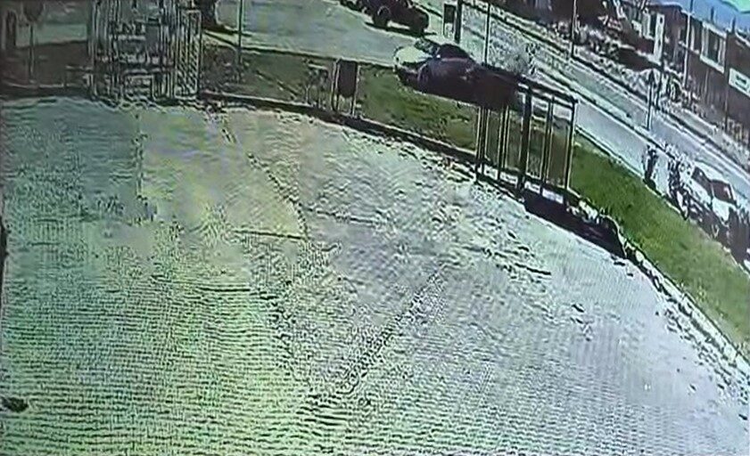 Ehliyetsiz Sürücünün Direksiyon Hakimiyetini Kaybetmesi Sonucu Kaza: Arkadaşlarıyla Yer Değiştirdiği Ortaya Çıktı Denizli'nin Çivril ilçesinde 18 yaşındaki C.K., ehliyetsiz olarak kullandığı araçla