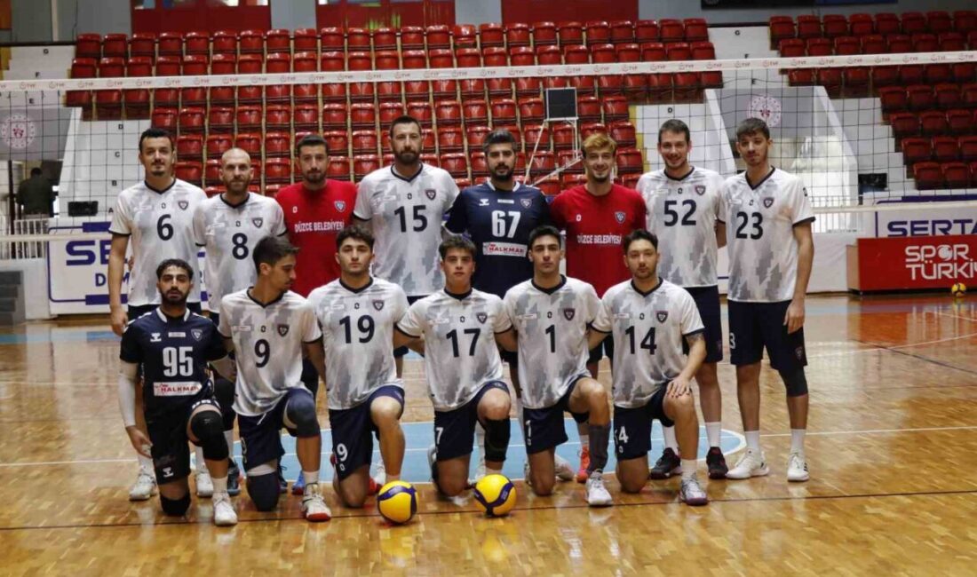 Seyhan Menderes Spor Salonu'ndaki voleybol maçında Adanaspor, Düzce Belediyesi Spor