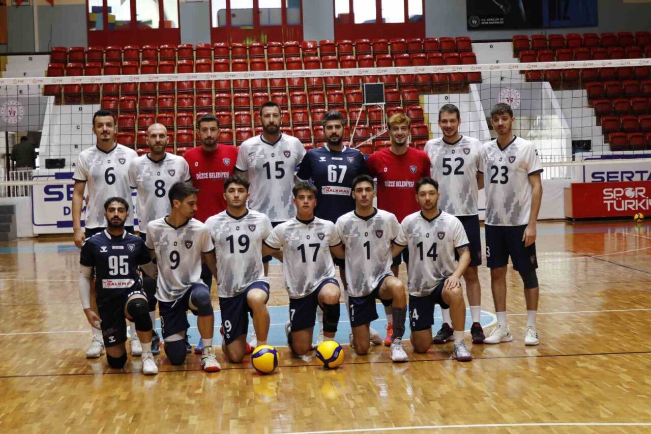Seyhan Menderes Spor Salonu'ndaki maçta Adanaspor, Düzce Belediyesi Spor Akademisi'ni
