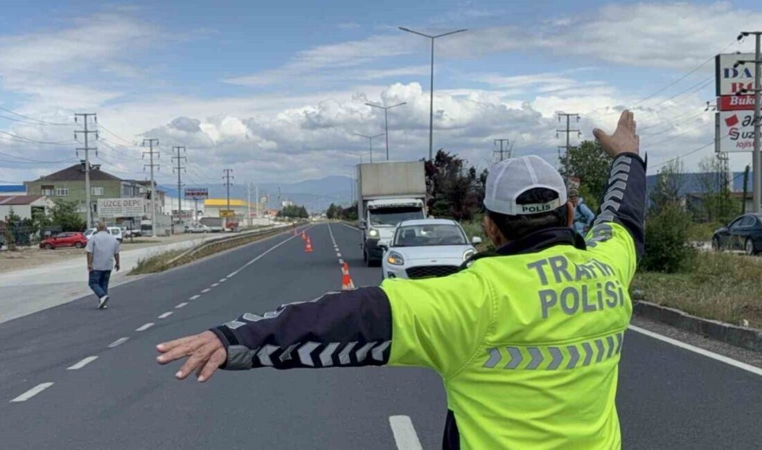 Düzce’de Trafik Denetimi: 14 Bin 633 Araç Kontrol Edildi, 218 Araç Traffikten Men Edildi Düzce'de 6-12 Ekim tarihlerinde gerçekleştirilen denetimlerde 14 bin 633 araç
