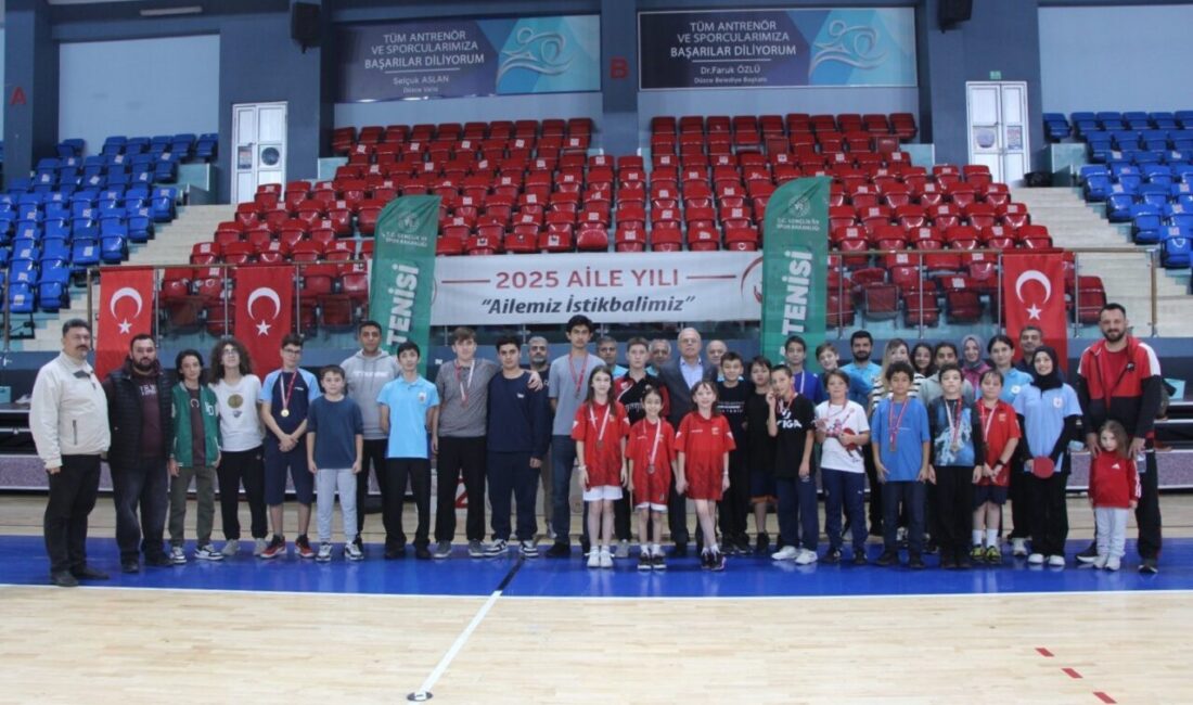 Düzce’de Masa Tenisi Turnuvasında Şampiyonlar Belirlendi Düzce'de düzenlenen Masa Tenisi Cumhuriyet Kupası'nda çeşitli kategorilerde şampiyonlar belirlendi.