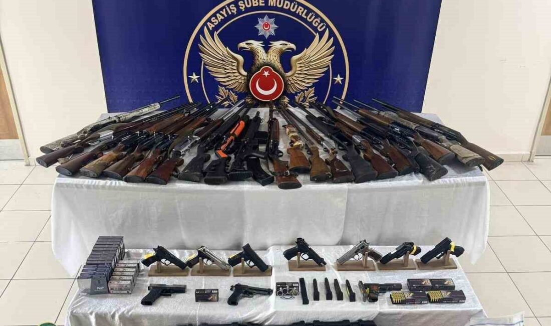 Düzce’de Sosyal Medyada Silah Paylaşan 24 Kişi Gözaltına Alındı Düzce Cumhuriyet Başsavcılığı'nın silah teşhiri yapan şahıslara yönelik başlattığı soruşturma