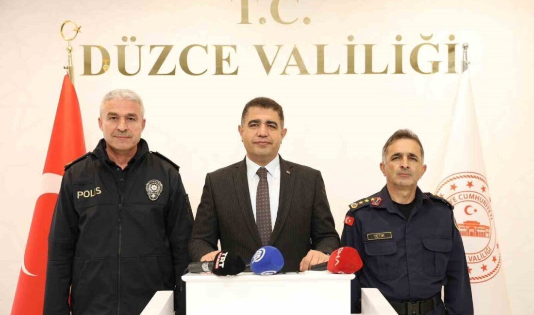 Düzce Valisi Selçuk Aslan, güvenlik toplantısında 2025 yılına ilişkin suç