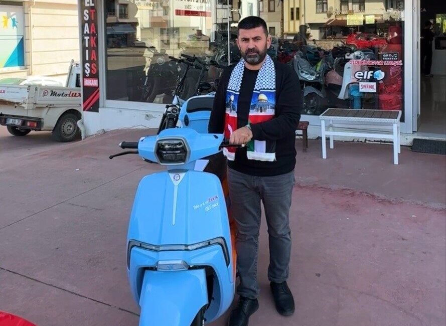 Düzce'de motosiklet satan Ahmet Özdemir, Gazze'deki Filistinlilere destek amacıyla motosiklet