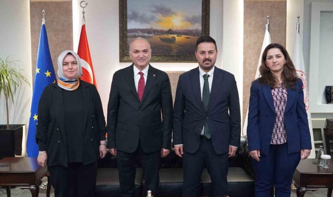 Düzce Belediyesi Tarım Yatırımları İçin Ankara’da Önemli Görüşmeler Gerçekleştirdi Düzce Belediye Başkanı Dr. Faruk Özlü, Tarım ve Orman İl