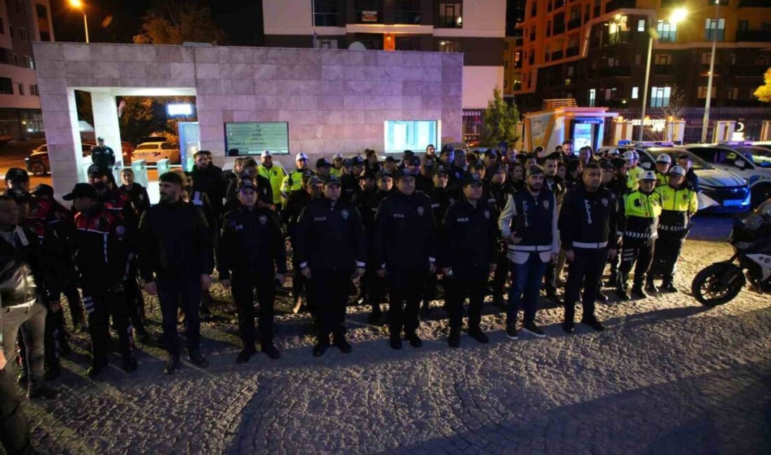 Edirne’de Narkotik ve Asayiş Uygulaması: 1,235 Kişi Kontrol Edildi, Uyuşturucu Ele Geçirildi Edirne İl Emniyet Müdürlüğü, "Narko-Asayiş" uygulamasıyla kentin çeşitli bölgelerinde denetimler