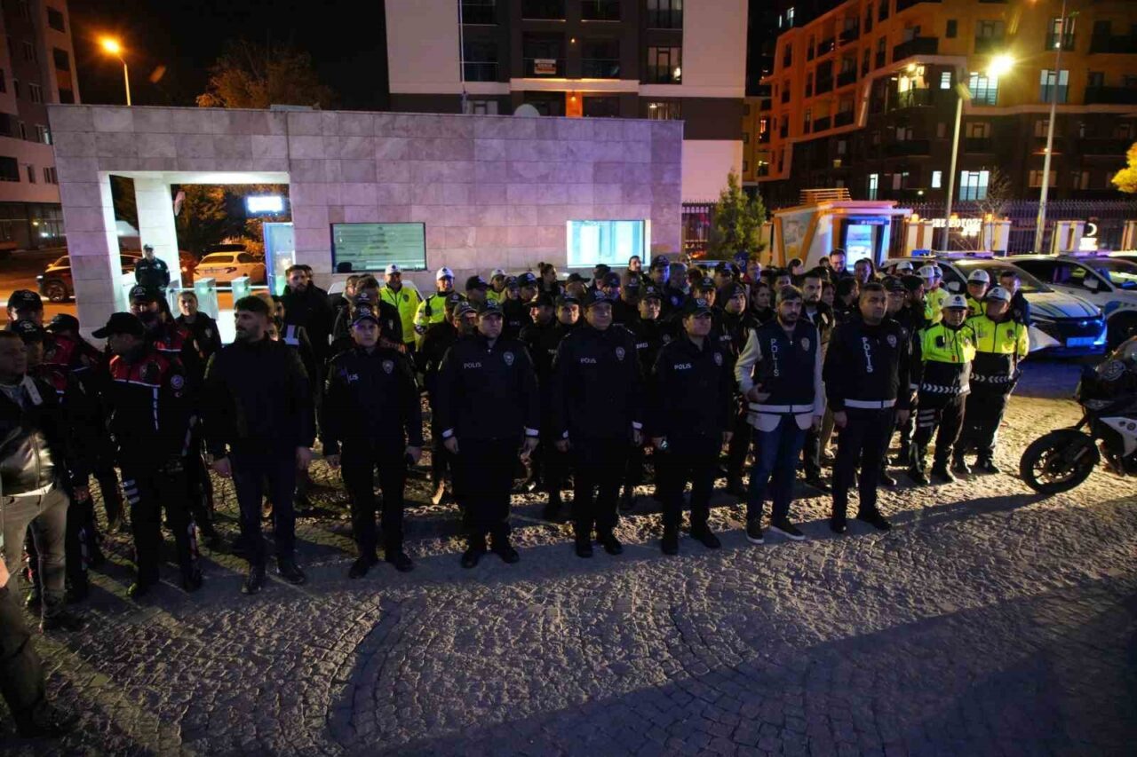 Edirne İl Emniyet Müdürlüğü, "Narko-Asayiş" uygulamasıyla kentin çeşitli bölgelerinde denetimler