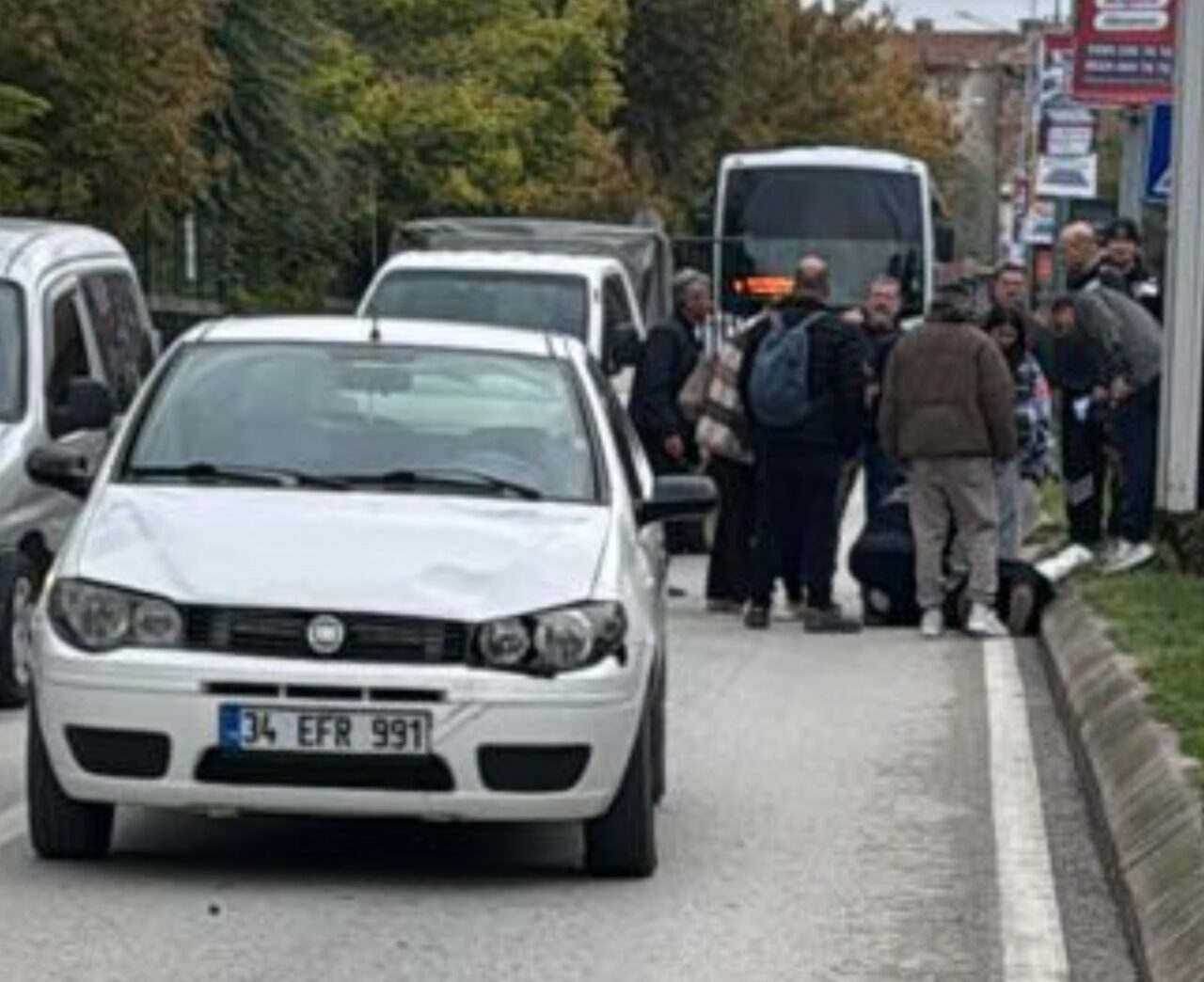 Edirne'de yaya geçidinden karşıya geçmeye çalışan bir kadın, M.E.K. yönetimindeki