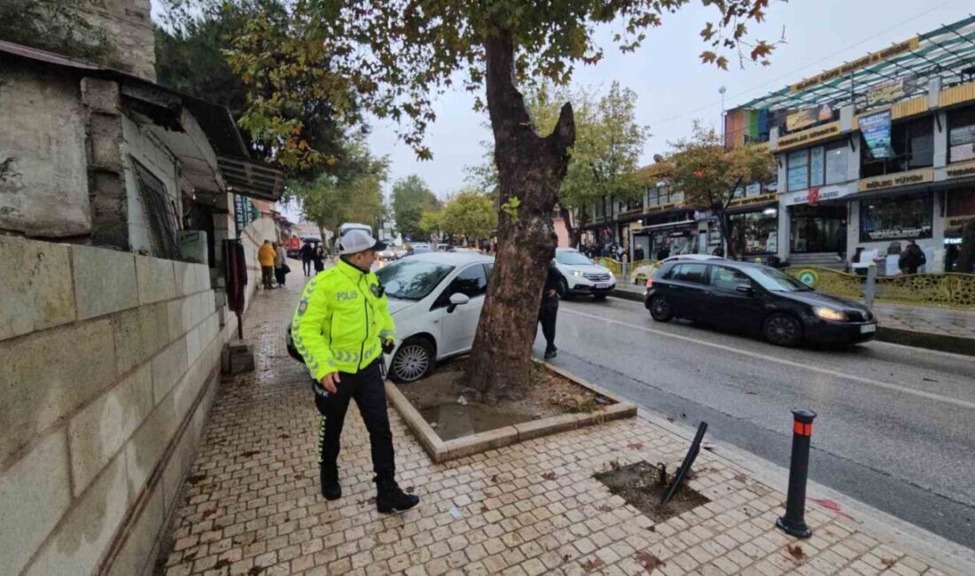 Edirne'de Kıyık Caddesi'nde, yola dökülen sıvı madde nedeniyle 4 araç