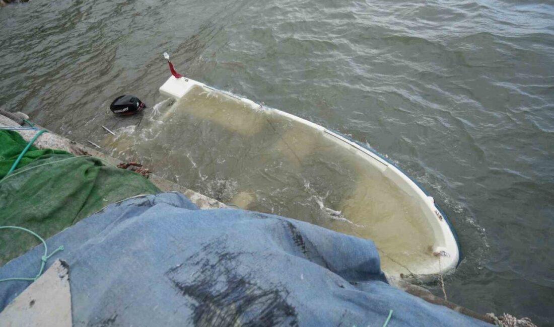Edremit’te Lodos Fırtınası Nedeniyla İki Balıkçı Teknesi Battı Balıkesir'in Edremit ilçesinde, şiddetli lodos fırtınası nedeniyle sahil kesiminde olumsuz